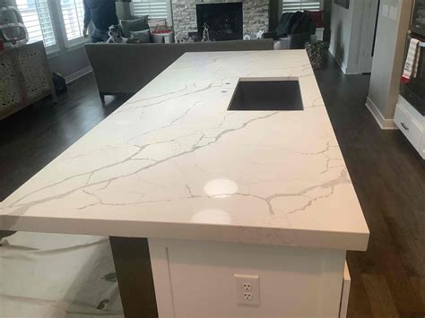 Quartz Calacatta Laza - Granite America