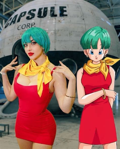 Bulma en este vestido rojo siendo... - Fabibi World Cosplay