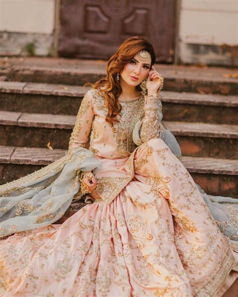 What To Wear To Engagement Shoots? 20 Stylish Outfit Ideas