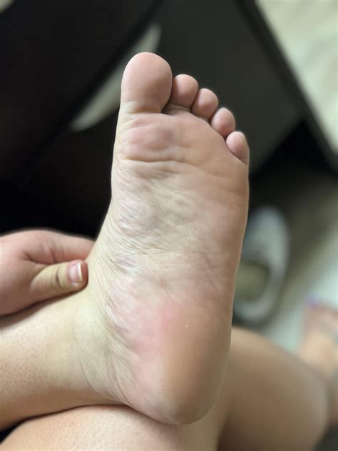 My thick calves and chubby feet : r/BBWFeet