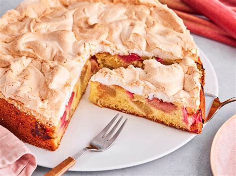 Rhabarberkuchen mit Baiser – der Klassiker nach Oma's Rezept | Einfach