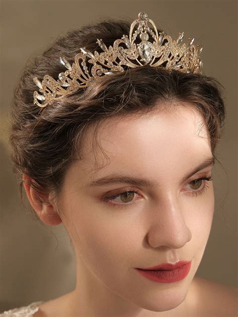 Floral crown accessories will soon dominate wedding hairstyles long hair 38