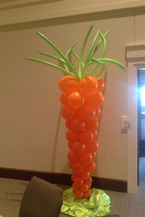 Zanahorias hechas con globos - Carrot Balloon. | Balloon decorations ...