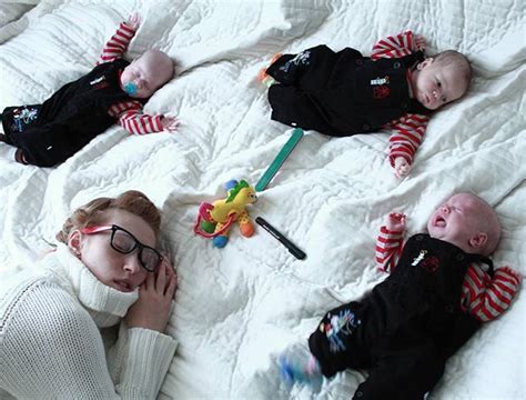 Мария Болтнева с своими близнецами: ''Три часа между кормёжками''