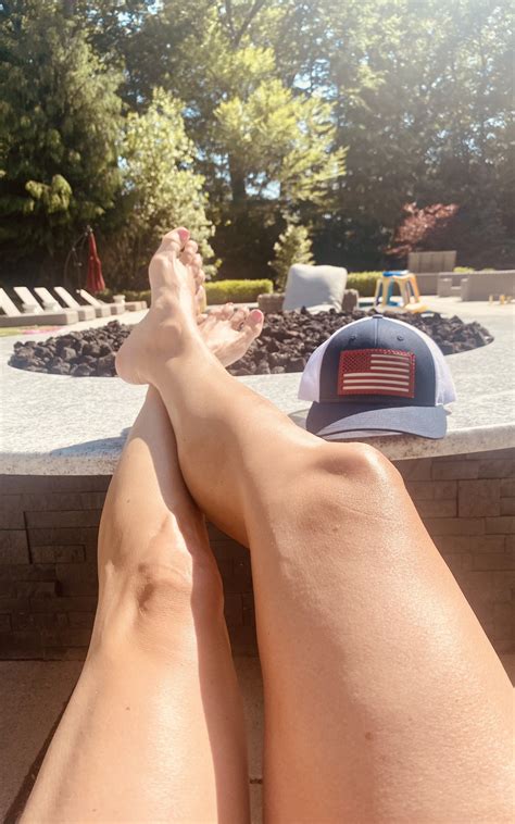 Nicole Saphier's feet