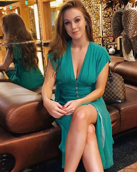 Leanna Decker | Scrolller