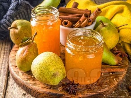 Сладко от круши с ванилия и канела стерилизирано в бурканчета (зимнина)