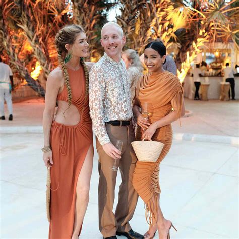 Celebrity Guest Type 60 Photos - Moonagedaydream.film