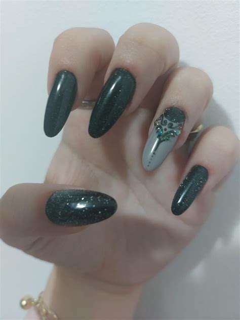 I met a new nail technician! She asked me to give her free reign and I