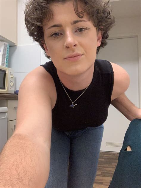 Feeling beautiful 💜 : r/femboy