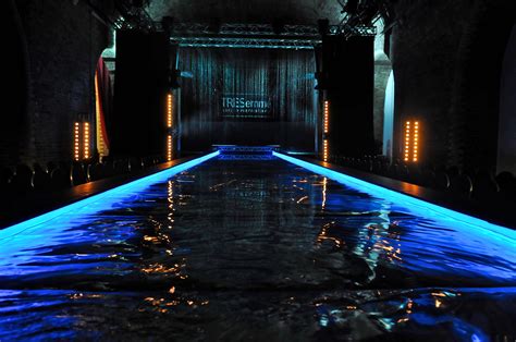 Britain & Ireland's Next Top Model - LiteDeck Underwater Catwalk