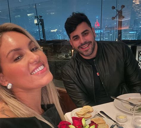 Yara Tchê E Seu Marido - |😍🫶 Yara Tchê assume namoro e se declara apaixonada: “Você derrubou ...