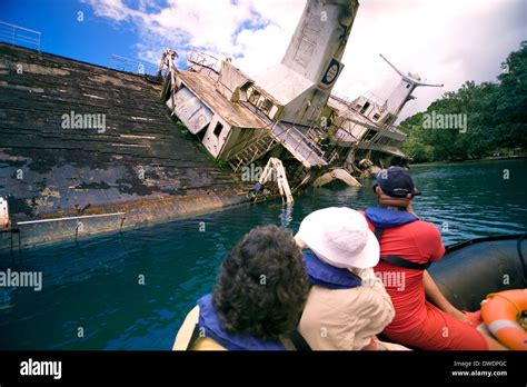 Expedition ship, World Discoverer hit a reef and went aground in 2001 ...