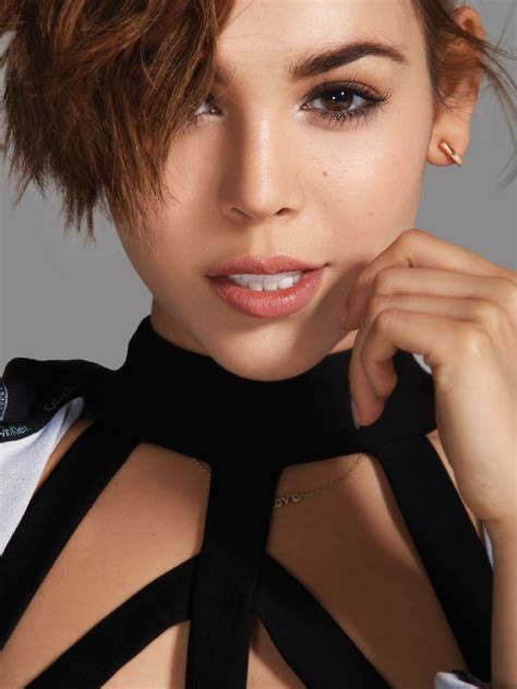 Danna Paola nue, 58 Photos, biographie, news de stars | LES STARS NUES