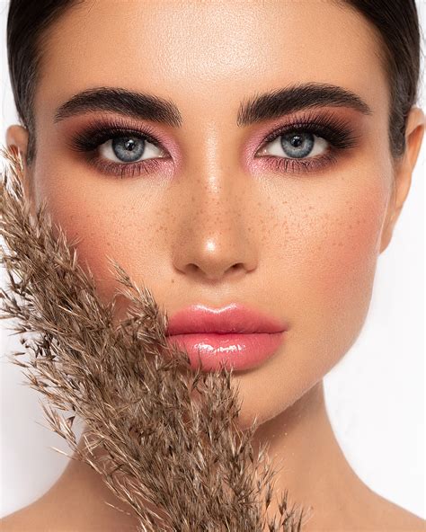 Beauty retouch on Behance