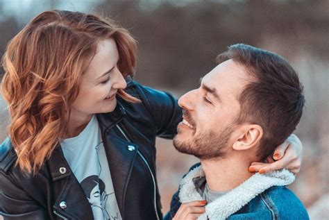 5 Cara Hadapi Pacar Super Posesif Tanpa Melukai Hatinya