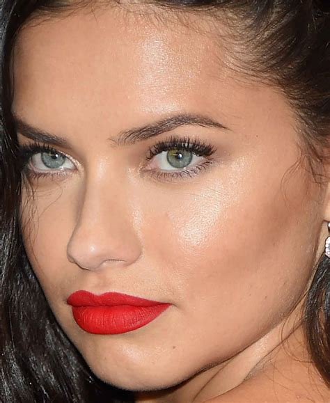 Hottest Women Celebrity's Beauty Secrets: Dermatologist Approved Tips Image 14