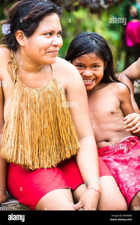 AMAZONIA, PERU - NOV 10, 2010: Unidentified Amazonian indigenous woman ...