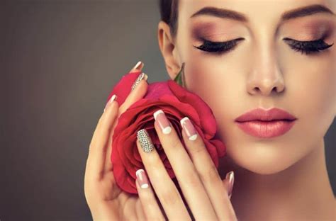 Top Ways To Make Curled, Long Eyelashes Naturally At Home – Minh Lashes ...