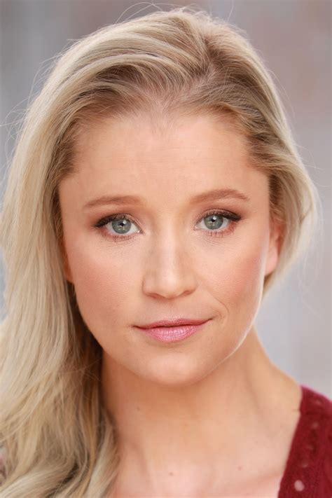 Kristen Renton Wiki, Biography, Age, Gallery, Spouse and more