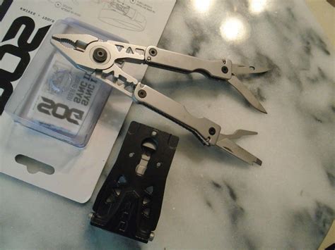 SOG Sync I Multitool Belt Buckle Money Clip