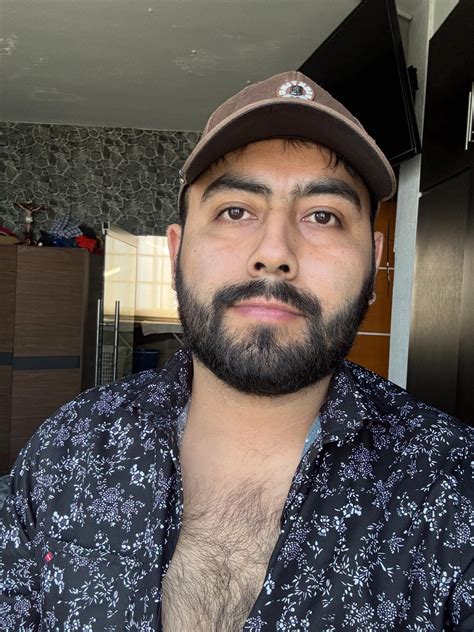 El algoritmo sabe que te gustan los hombres con el pecho peludo y por