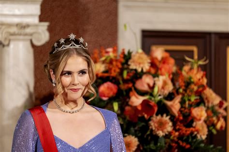 Prinses Amalia schittert letterlijk bij het staatsbanket voor Portugal