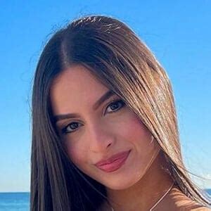 yaneth ibrahim edad familia biografia famous birthdays