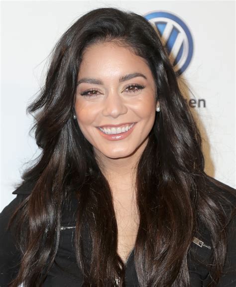 Vanessa Hudgens Sexy Legs - Hot Celebs Home