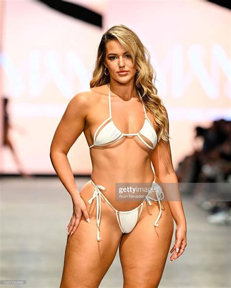 Marissa Dubois: The Rising Star of Fashion and Content Creation