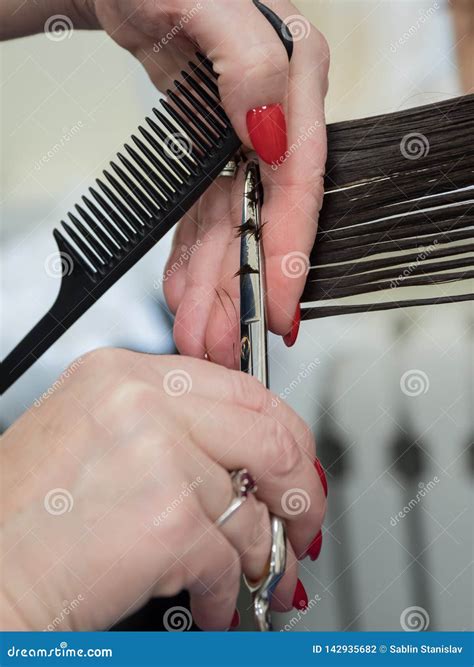 The secret technique for the best hair style cutting results