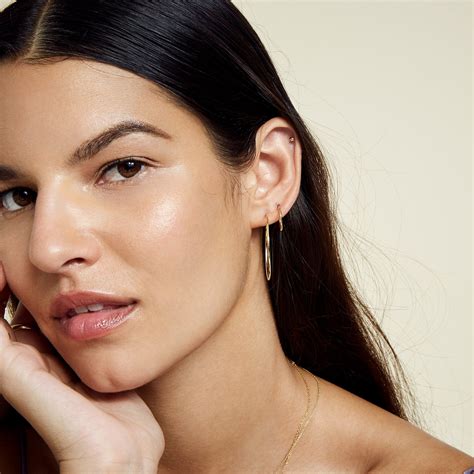 SLDA CLASSIC WIRE HOOPS | Sarah chloe, Wire hoops, Ear stack