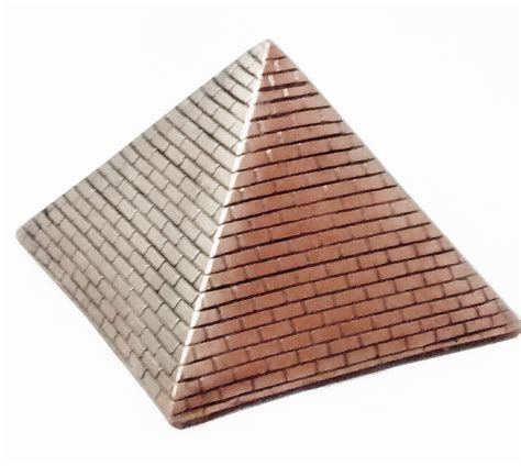 Objeto Em Forma De Piramide