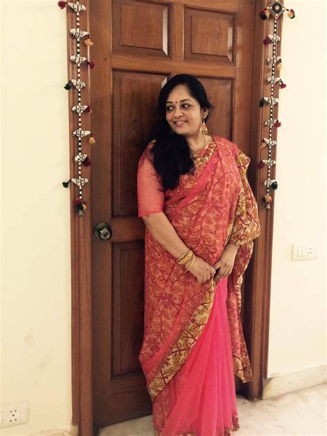 stunningly beautiful sandhya narender wearing   sakhis kalamkari