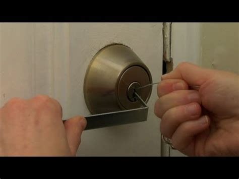 How To Pick A Bedroom Door Lock With Paper Clips | Psoriasisguru.com