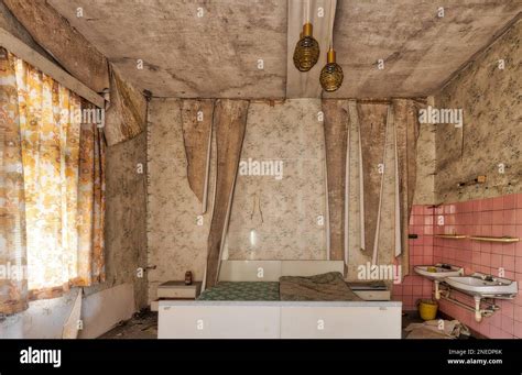 Old hotel room room of horror Stock Photo - Alamy