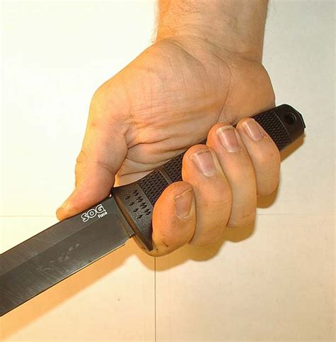 SOG Pressure Knife Evaluate | Survival Life | Prepper Daily Buzz