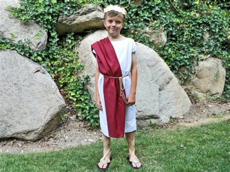 Easy No Sew Toga Halloween Costume | How to Make a Last-Minute Toga | HGTV