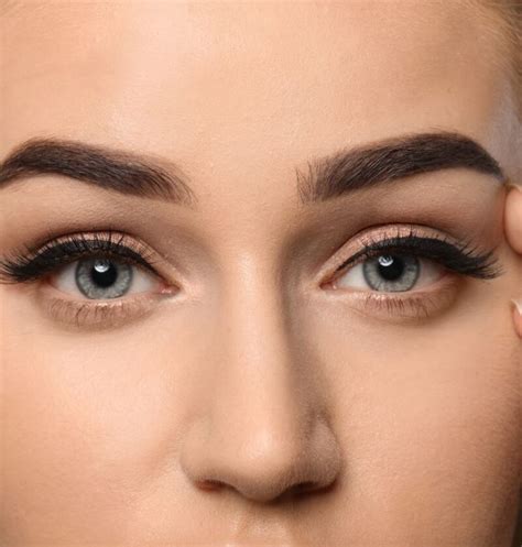 How To Grow Thick Eyebrows Naturally - Danny's Delight