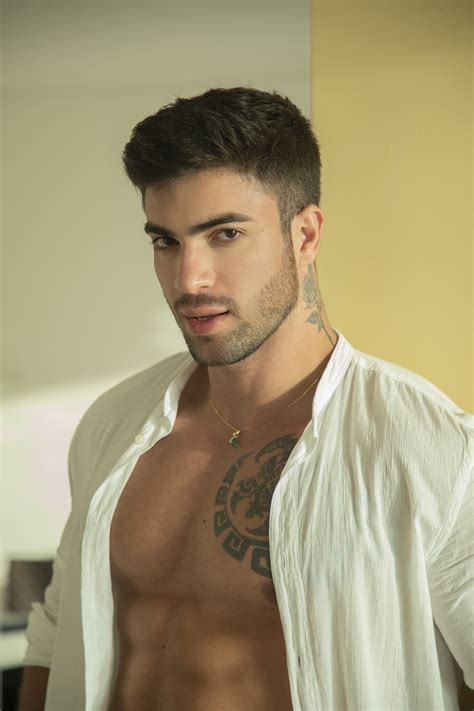 DANIEL MONTOYA on Twitter: "Me presentarías a tus padres ? https://t.co