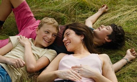'Close' The Movie Review - WOMAN