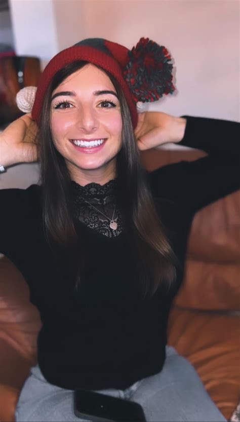 Who’d like to smell Ellie’s cute puckered butthole! : r/femalebuttsniffers