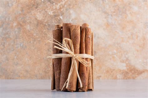 Yashtimadhu (Mulethi): 9 Benefits, Uses & Side Effects