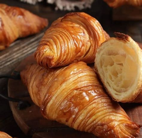 artisan bakery  jakarta  croissant lezat