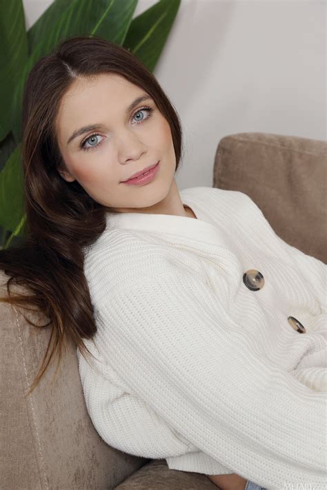 Met Art Gold Stripe Adriana Fawn high 0009 — Postimages