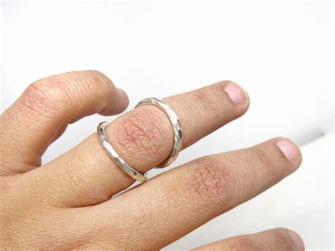 SS DESIGNS Hammered Sterling Silver Swan Neck Splint Ring – Adjustable