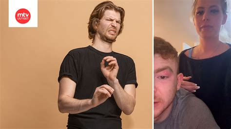 Tyttöystävä puristi miehen silmäluomesta mätää täynnä olleen kystan ...