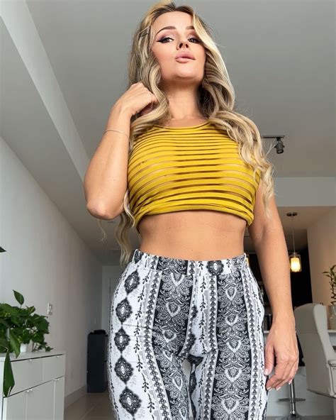 (@yourwifesophia) • Instagram photos and videos