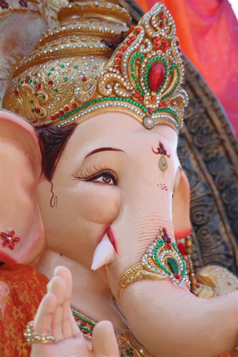 Download Ganesha Deity Statue Wallpaper | Wallpapers.com