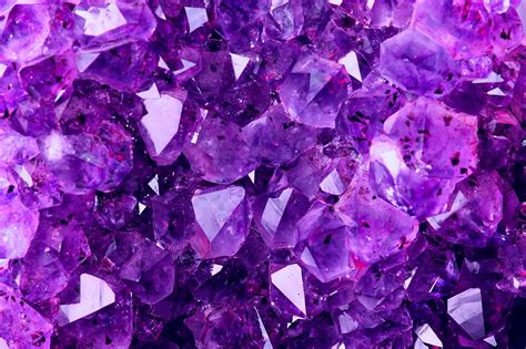 Bright Violet Texture from Natural Amethyst – Kristallfeld Mirjam Brier